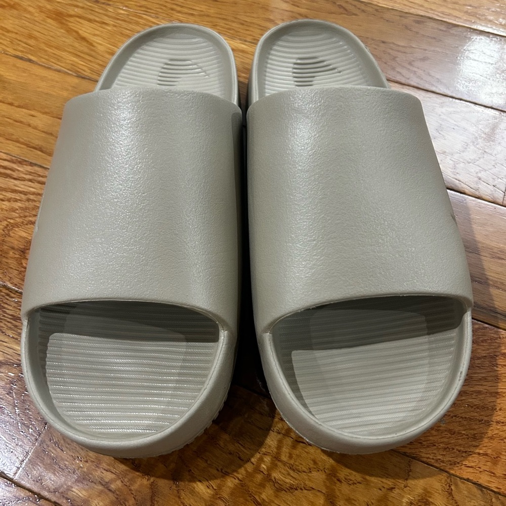 Nike Calm Slide Khaki M8/W9 - Picture 3 of 16